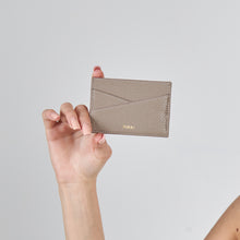 Upload image to Gallery viewer, YOUZ. Kişiselleştirilebilir Deri Kartlık Bej