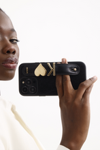 Görseli Galeri görüntüleyiciye yükleyin, UMBI GLAM. Kişiselleştirilebilir Deri iPhone Kılıfı - Siyah/Gold
